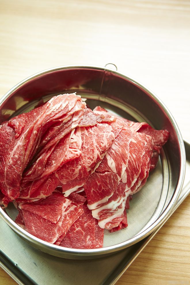 牛肉价格连续多月暴跌：商家惊呼多年未见养殖户称不如出去打工(图4)