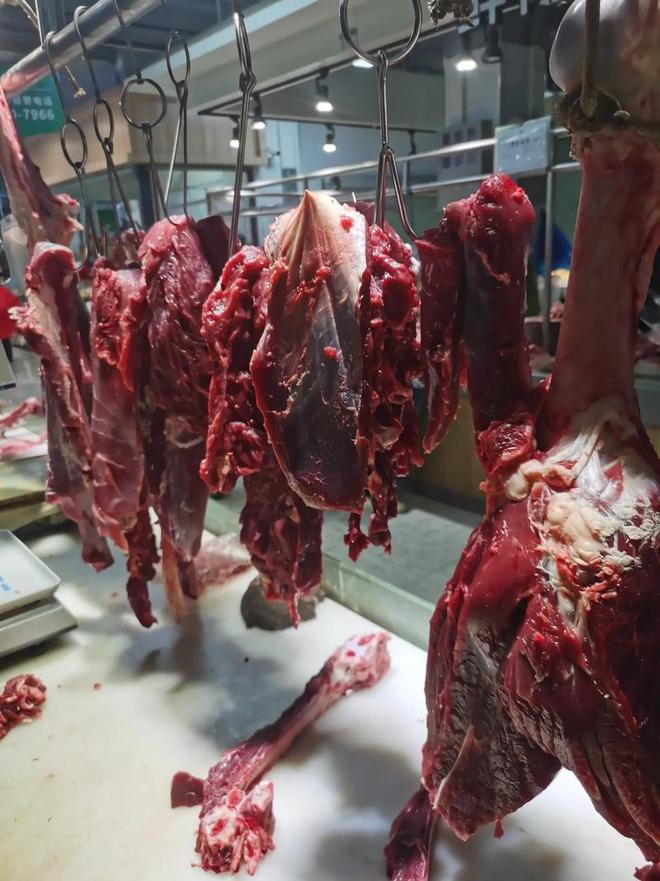 牛肉价格连续多月暴跌：商家惊呼多年未见养殖户称不如出去打工(图9)
