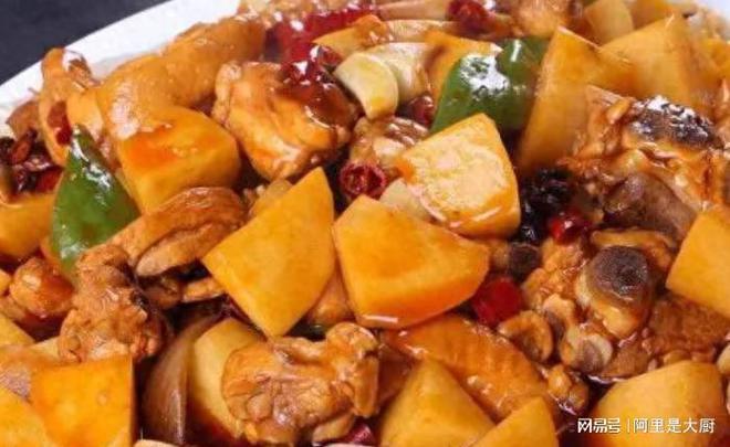 鸡肉绝绝子的风味吃法搭配洋葱和土豆炖一炖老少皆宜的家常菜(图1)